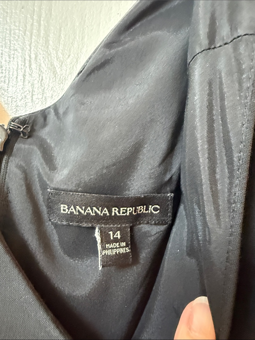 Banana Republic Classic Black V-Neck Short Sleeve Dress -size 14 - Picture 2 of 8